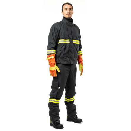 NOMEX lightweight protective clothing against industrial risks
